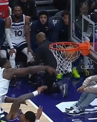  森林狼爱德华兹隔扣戈贝尔，十佳球榜首引爆全场  